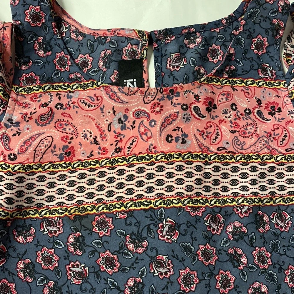 IZ Byer Women’s Cold Shoulder Top Women’s XS Floral Boho Pink Blue - Picture 9 of 10